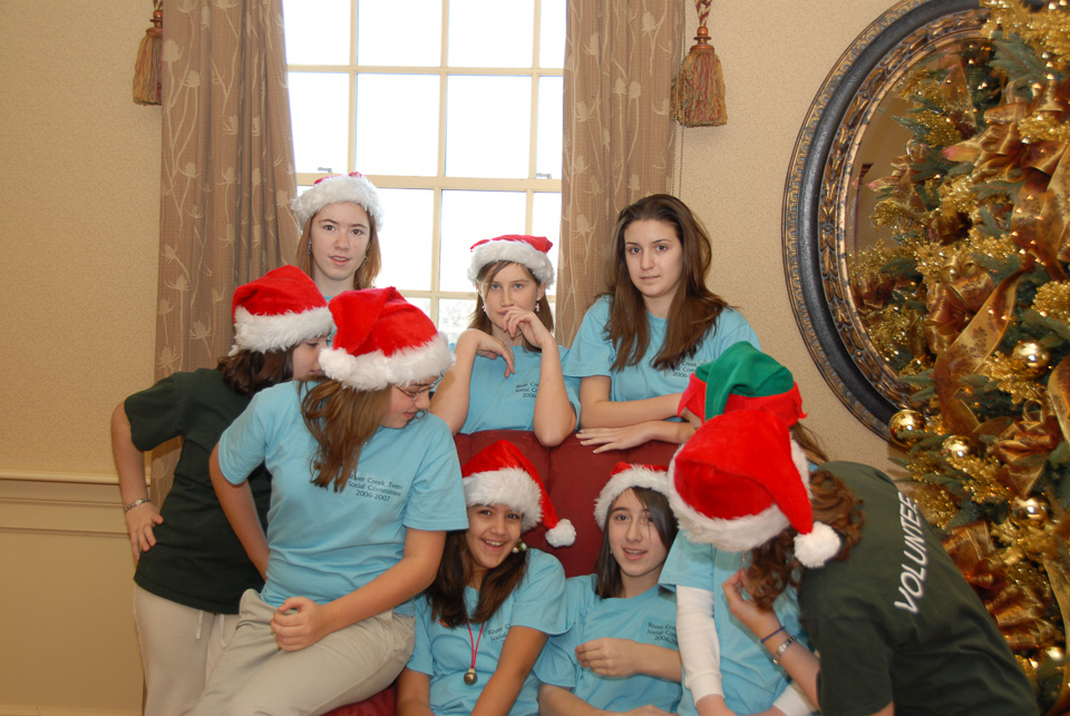 06SantaHelper018.jpg