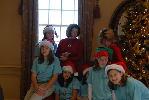 06SantaHelper015.jpg