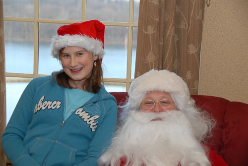 06SantaHelper021.jpg